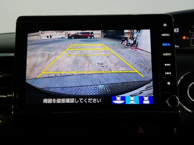 後方確認はオマカセのリアカメラ付です。雨天時や夜間のバック駐車時などで特に視界の安全確認に役立ちます。