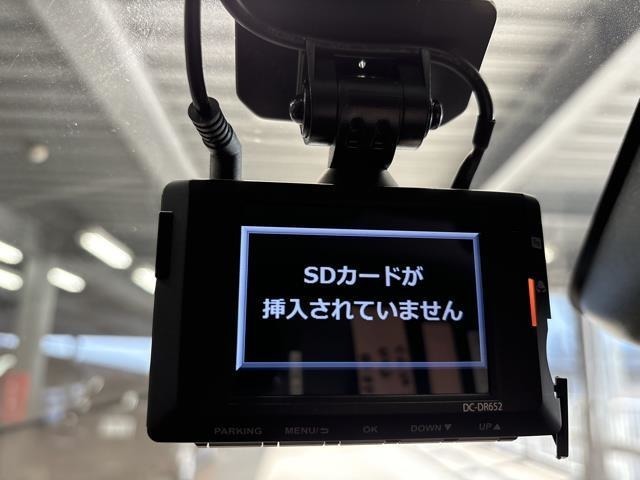 ドライブレコーダー装備してますよ。　思いでの記録や万が一の時の記録にも便利ですね。