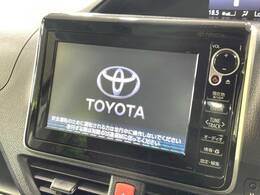 【メーカー純正ナビ】インテリアに溶け込むスタイリッシュな「専用設計」メーカーナビを装備♪視認性や操作性など基本性能にも優れ、より上質なカーライフをお楽しみいただけます。