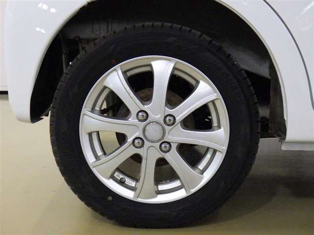 装着タイヤ（155/65R14）社外アルミホイール付冬タイヤ