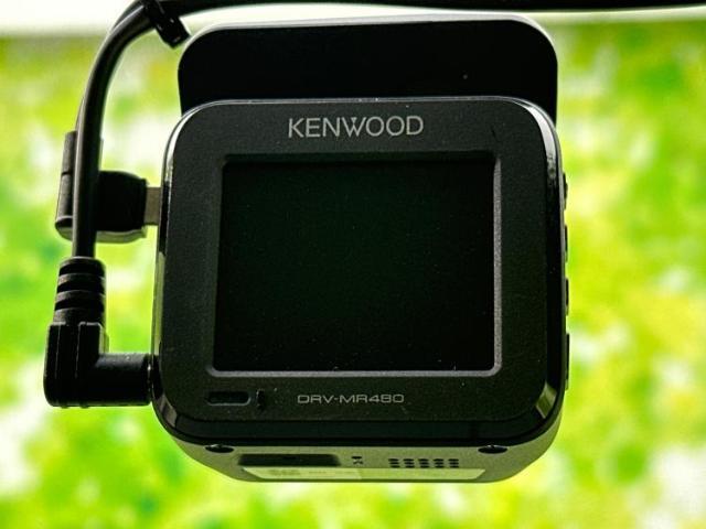 WECARSの展示場では実際に見て、触ってお車をお選びいただけます！知識の豊富な営業スタッフが様々なカーライフをご提案いたします！