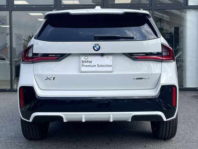 サービスにはドイツ本国と同様に教育と訓練を受け、BMWを知り尽くした「マイスターメカニック」が数多く在籍しております。納車前点検整備で、お客様に安心と安全をお届けいたします。