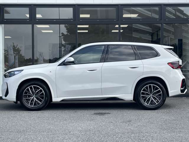 BMWを熟知したメカニックによる、360度の納車前点検。ドイツ本国と同様の教育・訓練を受けたメカニックが徹底的に点検、整備した後にお客様にお引渡しします。