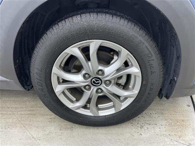 【純正16インチアルミホイール215/60/16】専用のアルミなので、お車のイメージにぴったり！！社外のアルミやスタッドレスタイヤも取り扱いございます！！ドレスアップもカスタマイズもお任せください！！