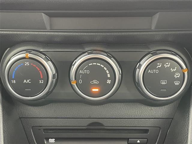 【フルオートエアコン】お好みの温度に設定しておくだけで車が風量を自動調整。