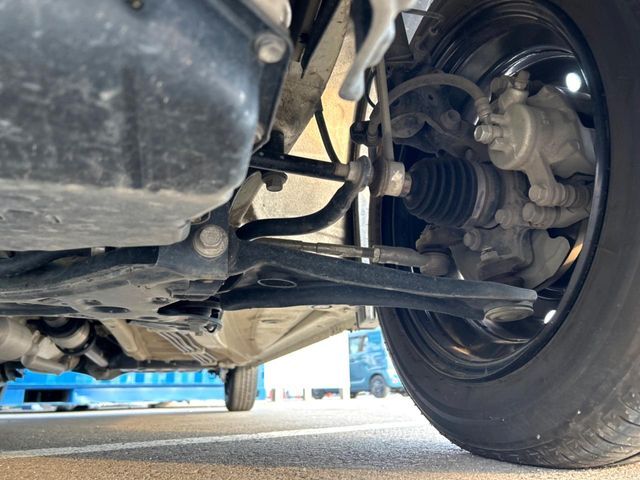 お車を安心してお乗りいただく為には、足回りの定期点検が欠かせません。サービスサポート（有償保証）では無料点検もご提供しており、安心のカーライフをお過ごしいただけるサポート体制が整っています。