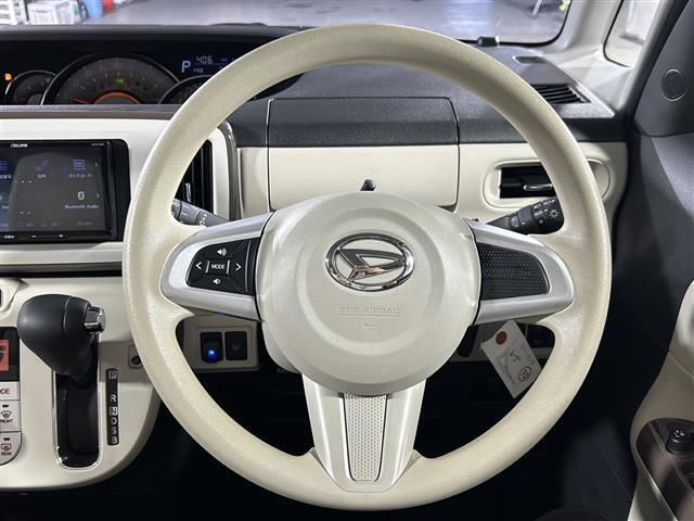 【ステアリング】軽い力で扱いやすいハンドルです。目立つ傷やスレなどなく綺麗な状態です！除菌プランいれていただくとさらに快適に！清潔なお車はお子様にも安心ですね！