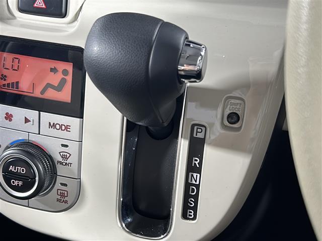 【シフトレバー】シフトも操作しやすく快適なドライブを楽しんでいただけます！