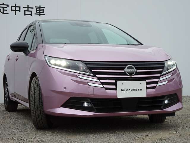アダプティブLEDヘッドライト。フロントカメラで前方の状況を検知し対向車や先行車に眩しい思いをさせることなく必要なところだけを遠くまで照射します。