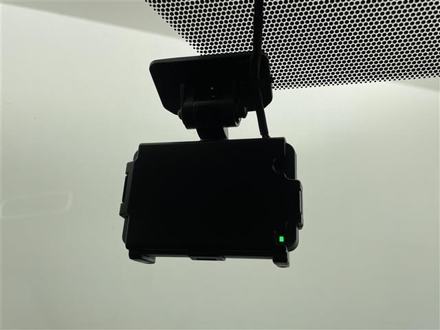 【ドライブレコーダー】映像・音声などの運転中の記録を残します。事故などを起こした起こされた時の証拠になりえますので、もしも時でも安心ですね。