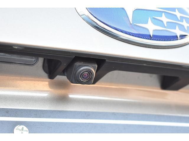 リヤカメラ付きなので、シフトレバーをリバースにすると連動してカメラ映像に切り替わります。