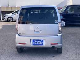 『全てのお客様に安心を』　自社整備工場にて厳しいチェックを通過した車両には点検記録簿と保証書を発行し、整備保証を付けさせていただきます。(一部車両を除く)