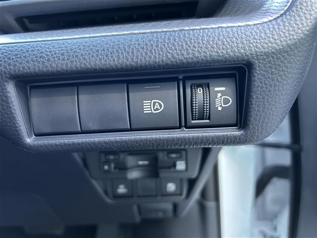 オートマチックハイビーム『先行車や対向車のライトを認識し、ハイビームとロービームを自動で切り替える機能です♪