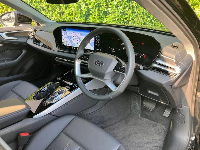 Audiのインテリアはエクステリア同様、優れたデザイン性とクオリティ、そして機能性を兼ね備えております。