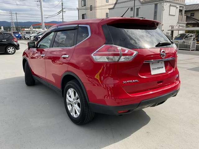 プライバシーガラス。これがあれば後部座席の中が見えにくくなります。