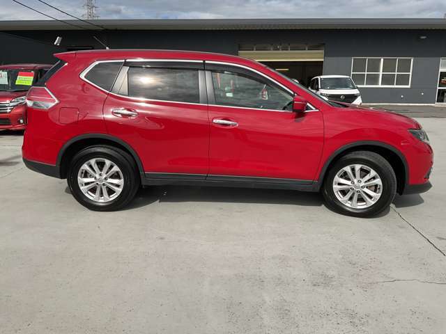 サイドからのフォルムです。