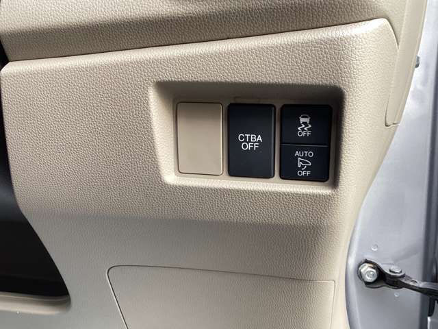 CTBA（シティブレーキアクティブシステム・低速域衝突軽減ブレーキ）付き。安全運転第一ですが、いざという時の装備があるとさらに安心です。