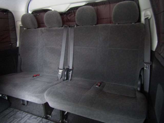 【後部座席も当然、綺麗・清潔！】内装の綺麗なお車は気持ちが良いですしコンディションのよい車が多いです。　 　　※メールやLINEでのお問合せも可能ですのでお気軽にお問い合わせください。