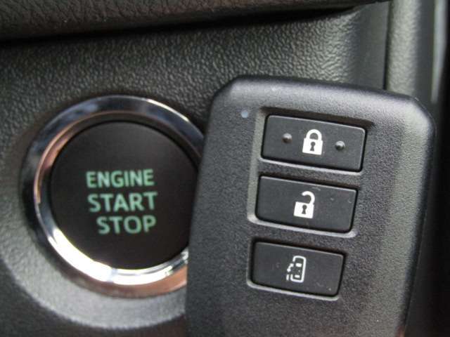 【スマートキーシステム！】鍵を持っているだけで、ボタン一つでドアを開閉でき、エンジンスタートもできます。インテリジェントキーとも言います。　　　※メールやLINEでのお問合せもOKです。