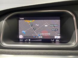 【純正ナビゲーション】地上デジタルTV放送、CD/DVD再生はもちろん、Bluetoothオーディオなど多彩なメディアに対応！ご納車時には最新の地図データへ無料更新。