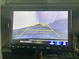 【バックモニター】後ろのカメラの映像をモニターに映し出すことができます！後方の見えない死角や、障害物との距離感をしっかり確認することができます！駐車が苦手な方におすすめです。