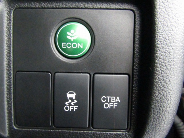 急ハンドル時などに起こる横すべりを制御するVSA（車両挙動安定化制御システム）を搭載！【ECON】燃費を削減しつつ、エコに走る。現代的な装置ですね。