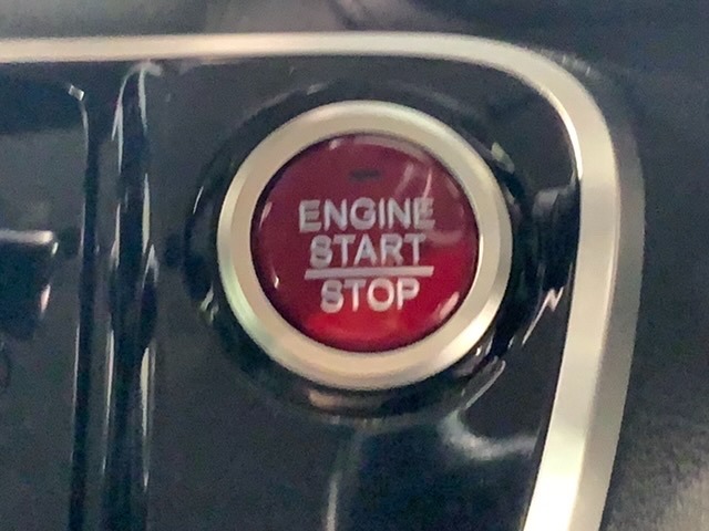 ワンプッシュでエンジンのスタート、ストップが出来て便利です。