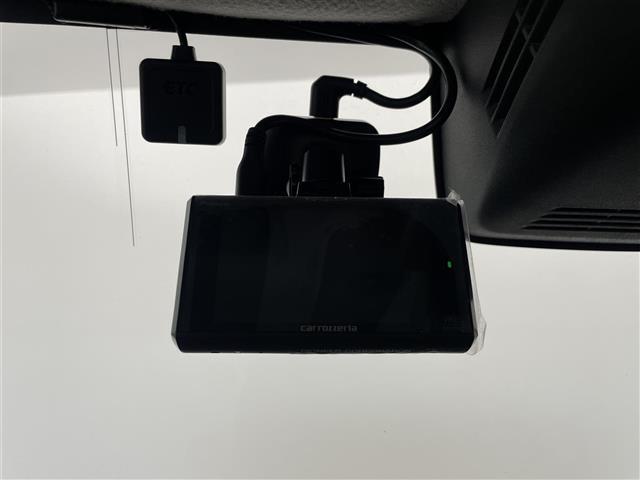 【前後ドライブレコーダー】映像・音声などの運転中の記録を残します。事故などを起こした起こされた時の証拠になりえますので、もしも時でも安心ですね。