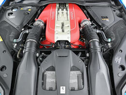 6.5L・V12自然吸気エンジンをフロントに搭載しております。
