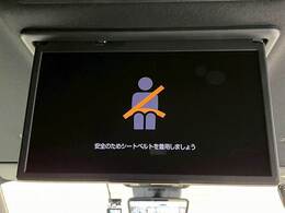 お子様に大人気の【10型フリップダウンモニター】が装備されており、快適なドライブをお楽しみ頂けます！