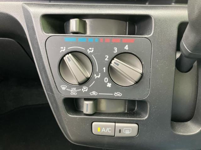 WECARSの展示場では実際に見て、触ってお車をお選びいただけます！知識の豊富な営業スタッフが様々なカーライフをご提案いたします！