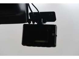 衝撃を検知すると自動で記録録画も可能　ドライブレコーダー