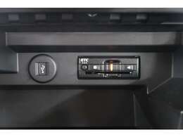 運転席前の収納ボックスにETC車載器装備　高速料金の支払いもスムーズに