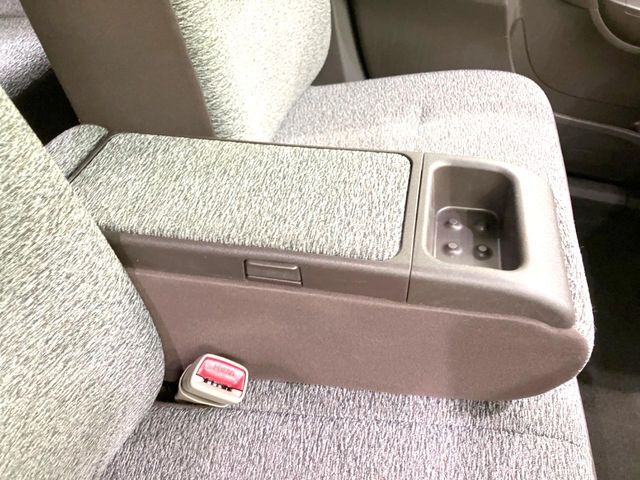 【アームレスト】運転中の身体の負担を軽減してくれるアームレストを装備♪