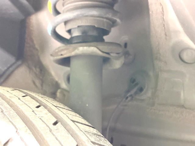 お車を安心してお乗りいただく為には、足回りの定期点検が欠かせません。サービスサポート（有償保証）では無料点検もご提供しており、安心のカーライフをお過ごしいただけるサポート体制が整っています。
