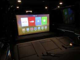 大型スクリーン♪車中泊の質もこれで変わりますね♪