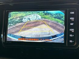【バックカメラ】駐車時に後方がリアルタイム映像で確認できます。大型商業施設や立体駐車場での駐車時や、夜間のバック時に大活躍！運転スキルに関わらず、今や必須となった装備のひとつです！