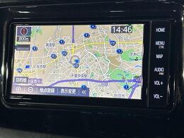 【純正ナビ】人気の純正ナビを装備しております。ナビの使いやすさはもちろん、オーディオ機能も充実！キャンプや旅行はもちろん、通勤や買い物など普段のドライブも楽しくなるはず♪