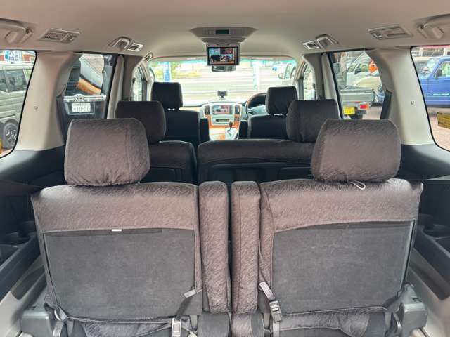 3列8人乗り