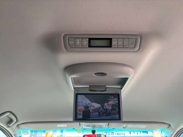 フリップダウンモニター