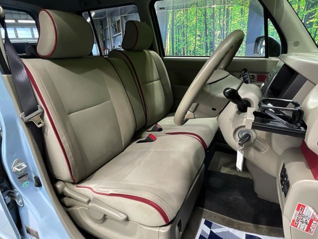 運転席シート廻りは使用感も少なく、良好な状態となっています。丁寧に使われていたことがよくわかりますね。