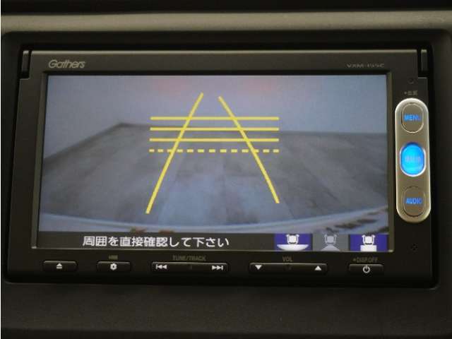 バックカメラ搭載です！車庫入れが苦手な人はもちろん、車両感覚に自信がある人にもお勧めです！見えない箇所が見えるようになるので、低い障害物や隠れてしまっている子供の存在等にも気付く事が出来ます。
