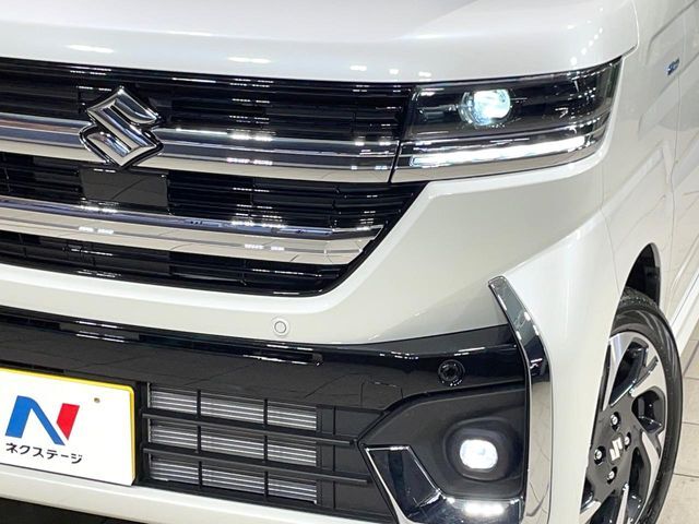 【LEDヘッドライト】悪天候や夜間走行時も良好な視界を確保し安心して運転できる高輝度LEDヘッドライトを装備！点灯速度が早く、消費電力も抑えられています。