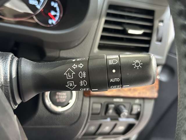オートライト装備車両です。