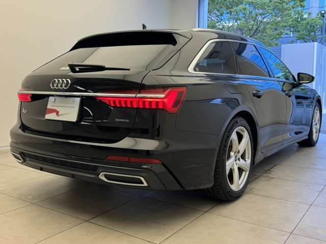 当店ではAudiの定める100項目に及ぶ納車前の法定点検整備を無料で実施後、ご納車しております。また、認定中古車の保証期間は販売会社によって異なりますが、当店では1年間の長期保証を無償付帯しております。