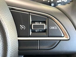 【クルーズコントロール】高速道路もラクラク走行。アクセルを離しても一定速度で走行ができ、長距離運転時の負担を軽減！加速・減速も簡単なスイッチ操作で調整できます。