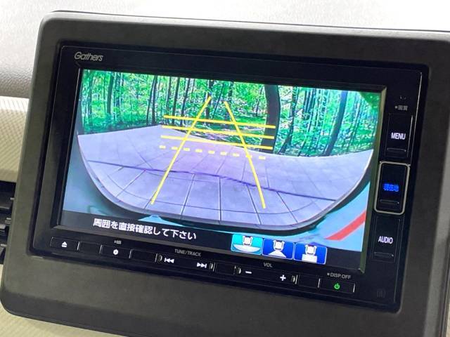 【バックカメラ】駐車時に後方がリアルタイム映像で確認できます。大型商業施設や立体駐車場での駐車時や、夜間のバック時に大活躍！運転スキルに関わらず、今や必須となった装備のひとつです！