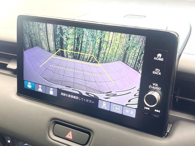 【バックカメラ】駐車時に後方がリアルタイム映像で確認できます。大型商業施設や立体駐車場での駐車時や、夜間のバック時に大活躍！運転スキルに関わらず、今や必須となった装備のひとつです！