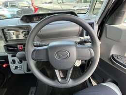 ハンドルの状態が悪いと運転に集中できませんよね。こちらの車、お気軽にお問い合わせください。