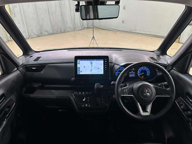 入庫時はスタッフが丁寧に洗車♪ご納車前には更にもう一度仕上げを行います♪オプションでプロによる内装クリーニングや大人気のボディーコーティング、鈑金修理なども格安で承ります。